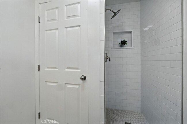 Building Photo - 5841 Arroyo Dr