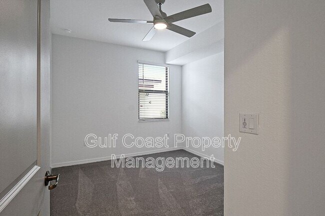 Building Photo - 5703 N Honore Ave