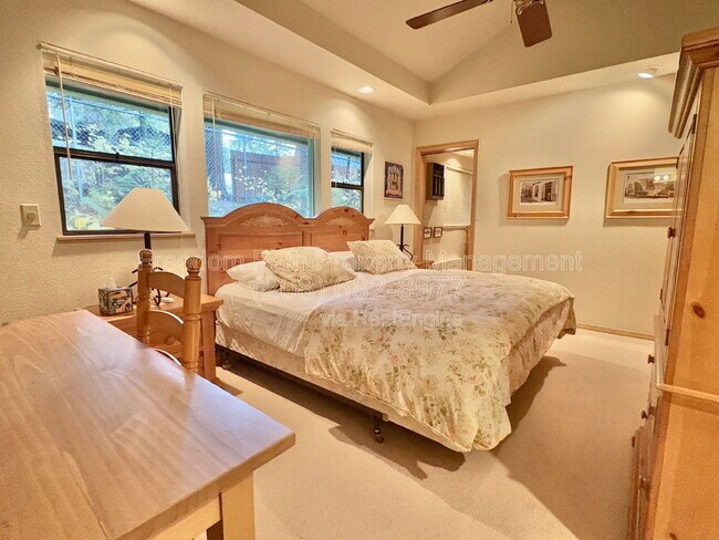 Building Photo - 5637 W Racquet Rd