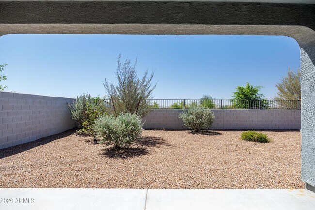 Building Photo - 1075 W Avalon Canyon Dr