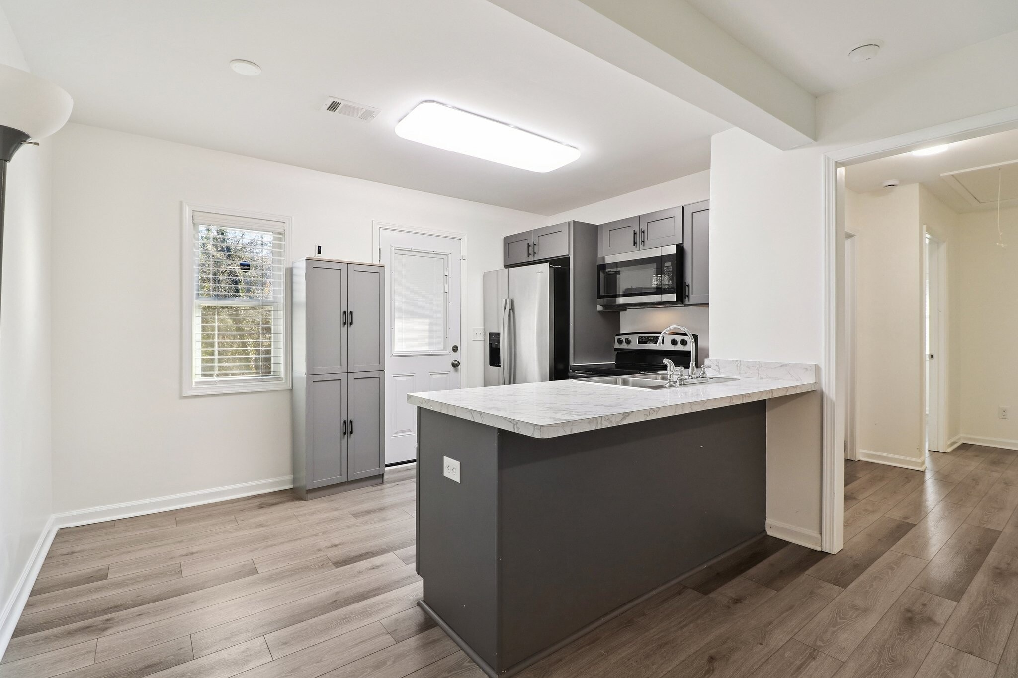 Building Photo - 839 Commodore Dr NW