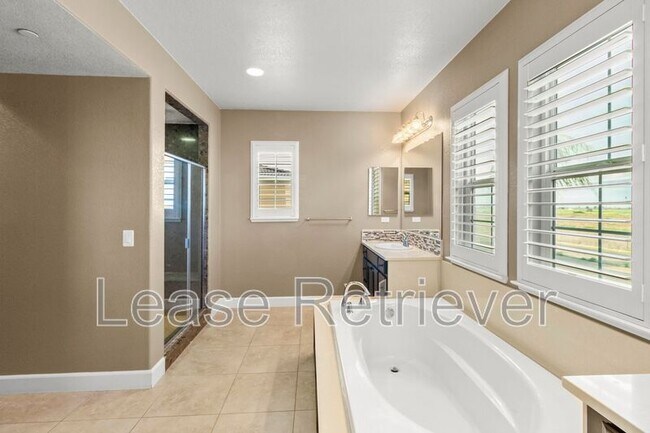 Building Photo - 479 W Esplanade Dr