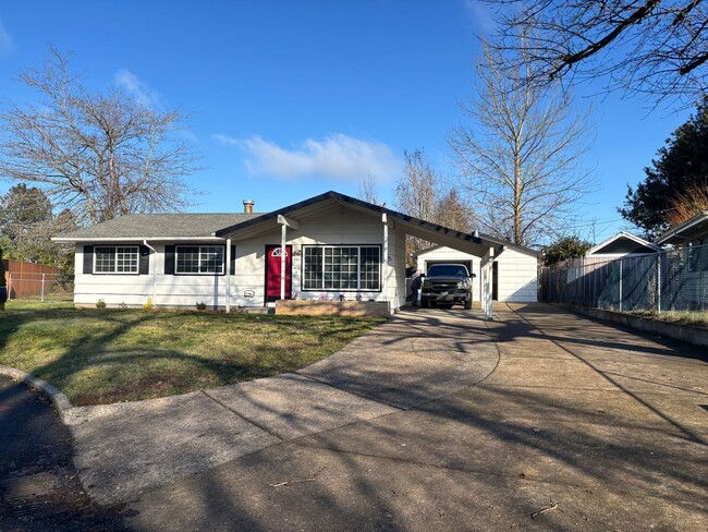 Building Photo - Newly Updated 3 Bedroom Home in SE Portland