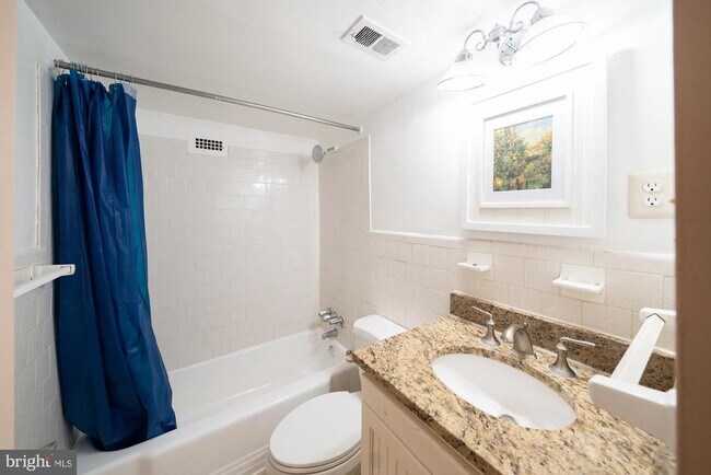 Building Photo - 5801 Quantrell Ave