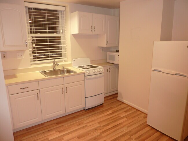 Building Photo - 515 Seward Sq SE