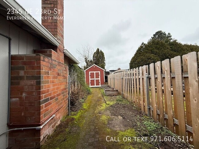 Building Photo - 2345 NE 23rd St