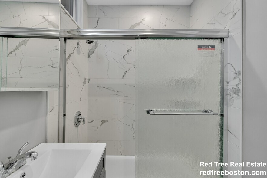 Building Photo - 142 Sutherland Rd