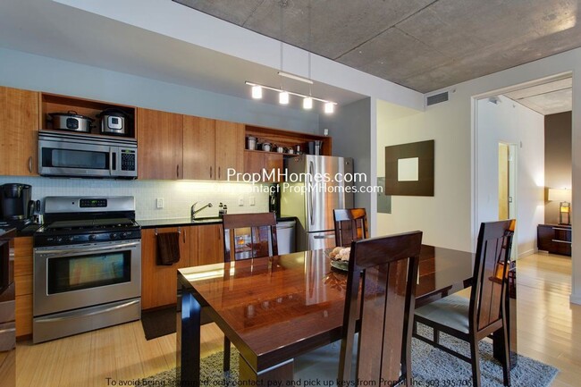 Building Photo - Luxury Goose Hollow Living – 1 Bedroom + S...