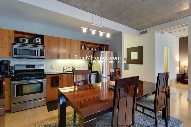 Building Photo - Premiere Condo Living in Portland – 1 Bedr...