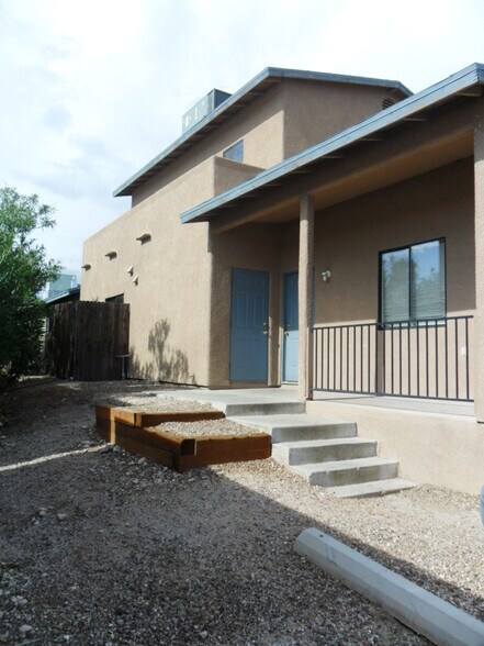 Building Photo - 1420 E Adams St
