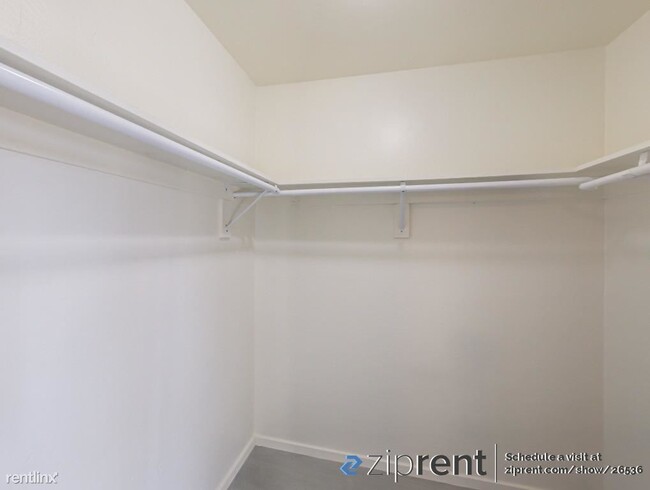 Building Photo - 3 br, 2.5 bath Townhome - 5301 Demaret Ave...