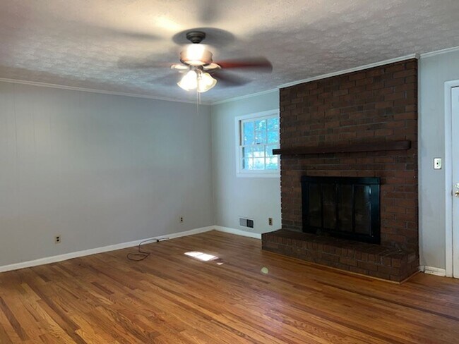 Building Photo - 235 Weatherly Woods Dr