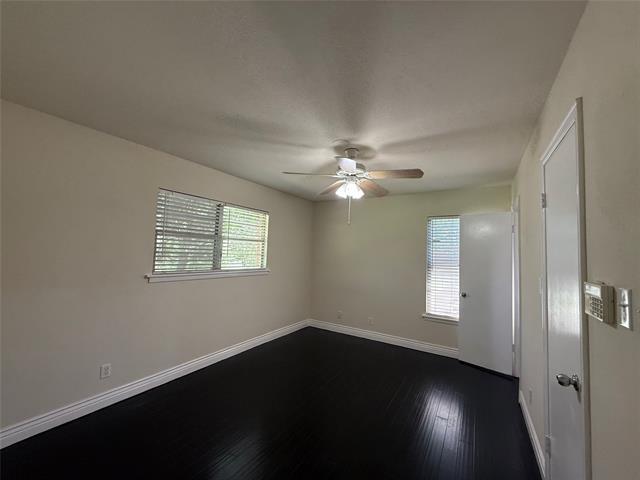 Building Photo - 1135 Park Center St