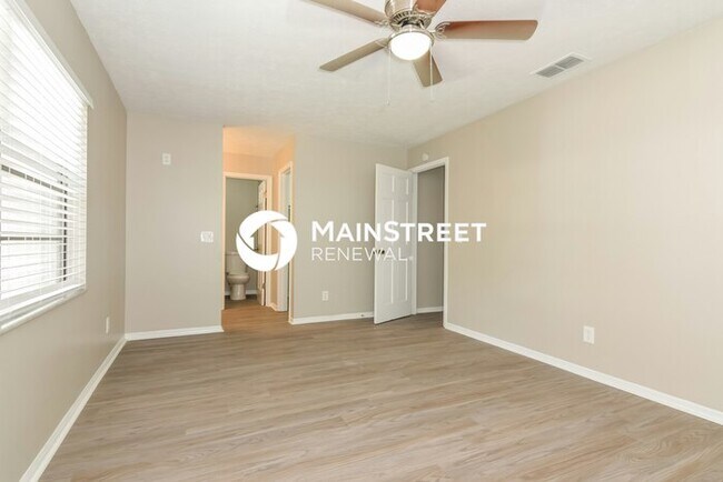 Building Photo - 5 Bedroom Pet-Friendly Home in Brandon, FL with Main Street Renewal