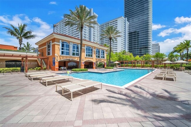 Building Photo - 2065 S Ocean Dr