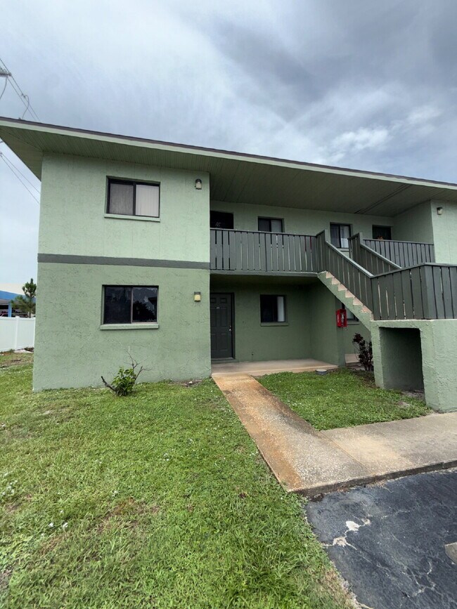 Building Photo - 2 bedroom, 2 bathroom in College Pines!