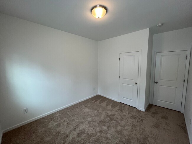 Building Photo - **OFFERING RENT PROMOTION FOR FIRST 6 MONTHS, REFUNDABLE APPLICATION FEES & $100 MOVE IN PROMOTIO...