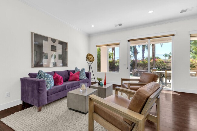 Building Photo - 35 Calle La Reina