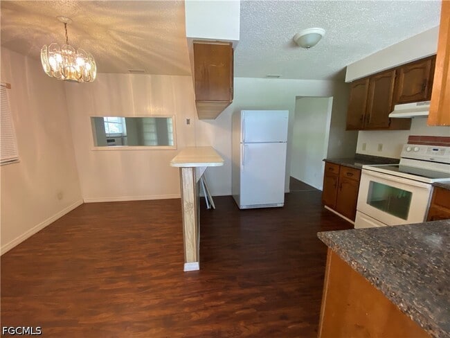 Building Photo - 7906 Suncoast Dr