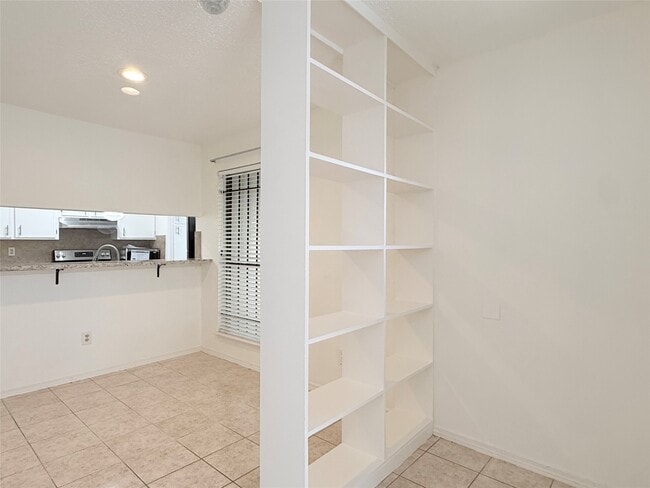 Building Photo - 6701 Sands Point Dr