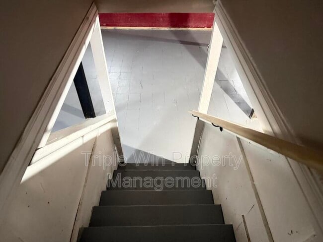 Building Photo - 2527 Switzer Ave