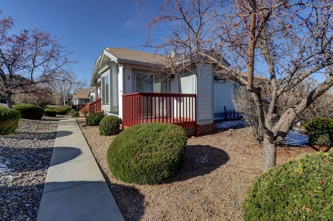 Building Photo - 2 bed 2 bath Condo in Montana Terraces
