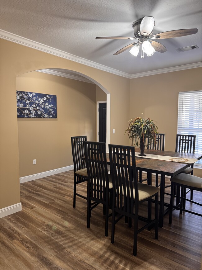 Building Photo - 111 Grovewood Dr