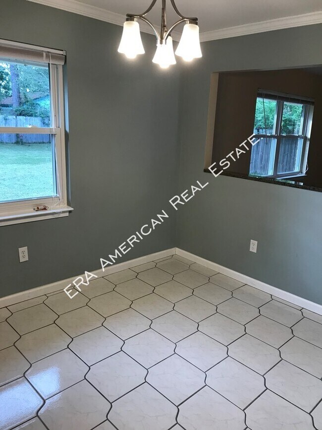 Building Photo - 912 Spruce Ct