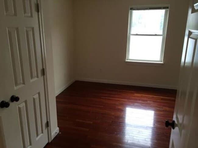 Building Photo - 323-325 College Street, Unit 4