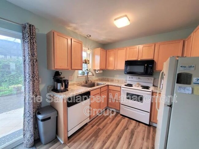 Building Photo - 21 Rivers Point Row