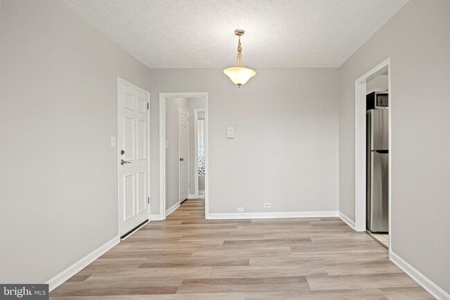 Building Photo - 235 N George Mason Dr