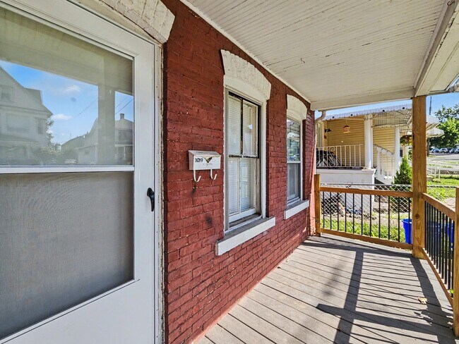 Building Photo - 1019 N Irving Ave