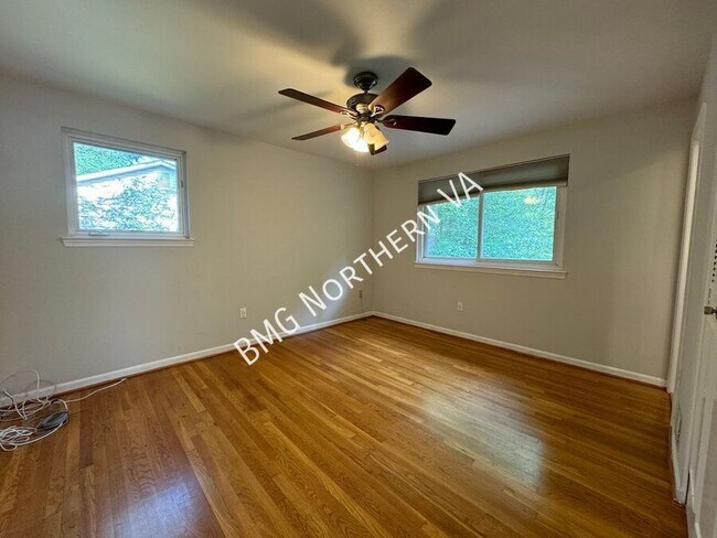 Building Photo - 5406 Gainsborough Dr
