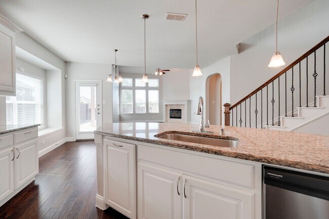 Building Photo - Welcome to this beautiful 4-bedroom, 3.5-b...