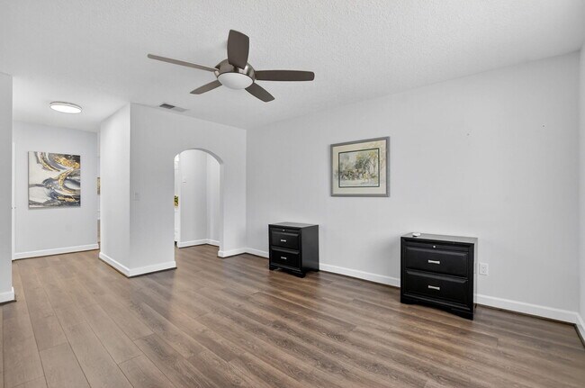 Building Photo - 21911 Cypress Dr