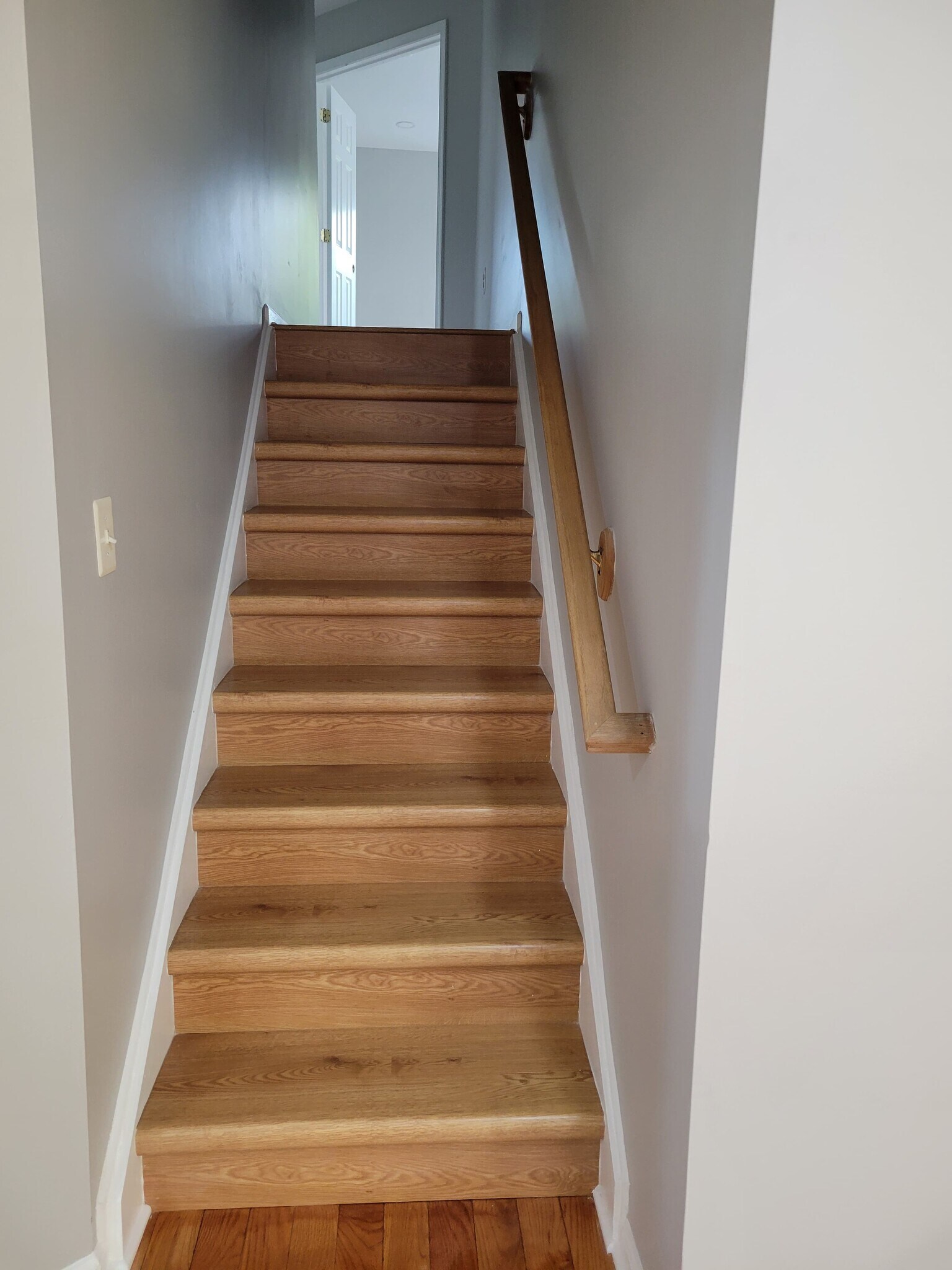 Building Photo - 103 Rip Van Dam Ct