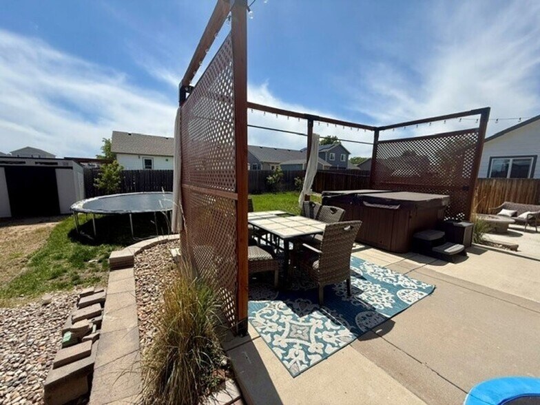Building Photo - 2174 Village Dr