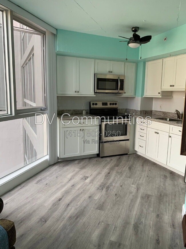 Building Photo - 470 3rd St S
