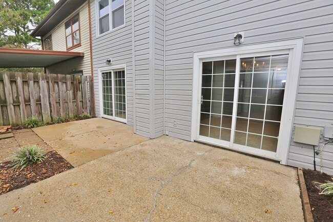 Building Photo - MUST SEE! Charming 3-Bedroom Townhome in Thoroughgood! 1-Car Attached Garage!