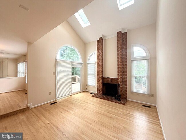 Building Photo - 7418 Crestberry Ln