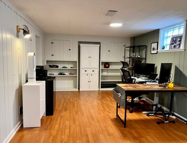 Building Photo - 940 N Oak Park Ave