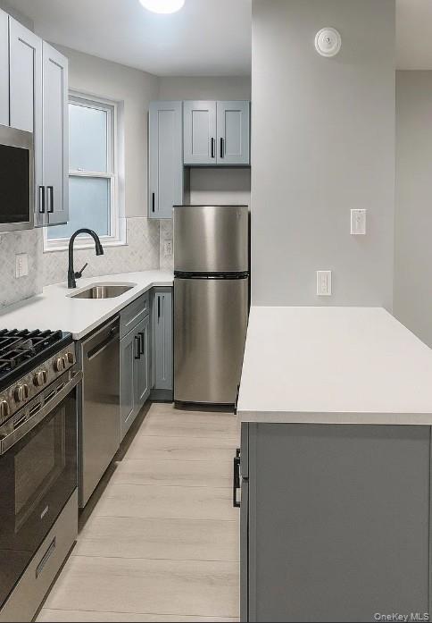 Building Photo - 452 E Park Ave