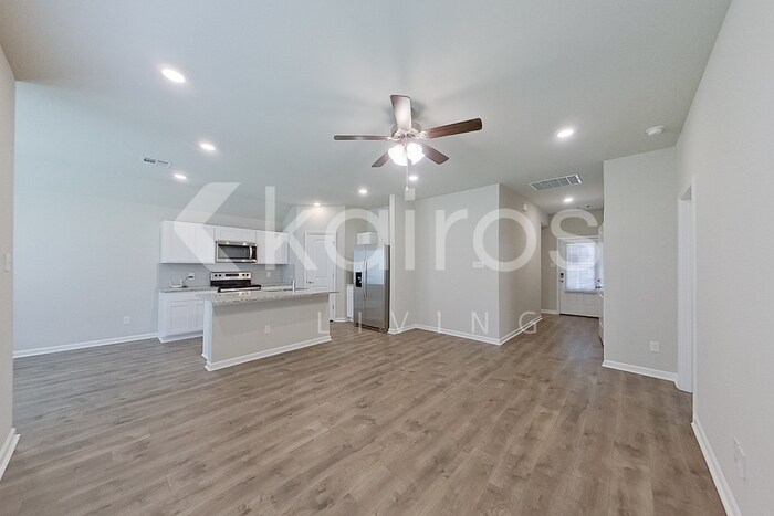 Building Photo - 405 Mango Dr