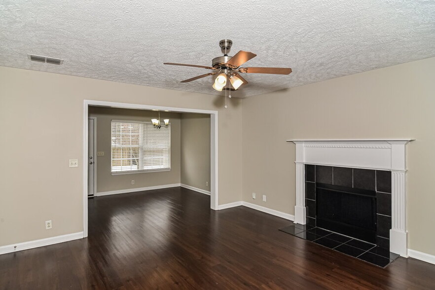 Building Photo - 3011 Wellington Pl