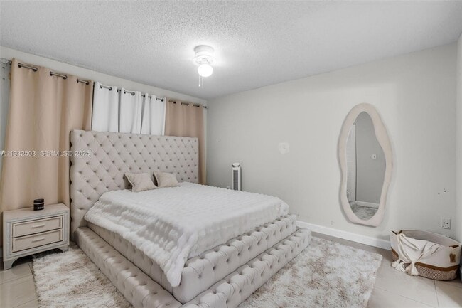 Building Photo - 2740 W 63rd St