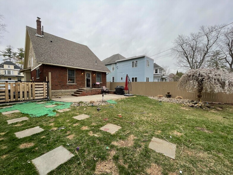 Building Photo - 1810 Eastern Pky