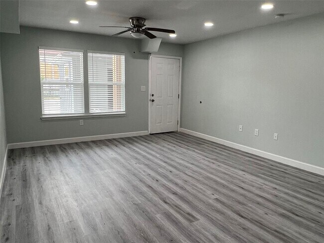 Building Photo - 22061 Russell Dr