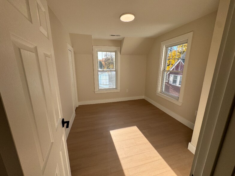 Building Photo - 19 Ringgold St