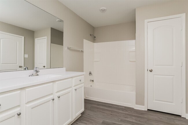 Building Photo - 23055 Bellini Dr