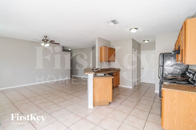 Building Photo - 1225 Schumann Dr